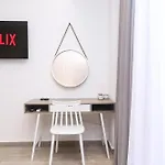 Elisavet City Apartment With Veranda